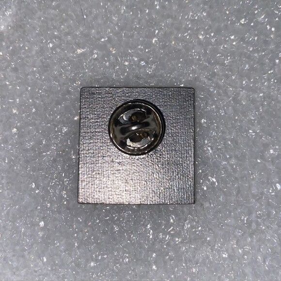 Vintage 2002 Toledo Sister Cities International Welcomes The World Enamel Pin - Picture 2 of 2